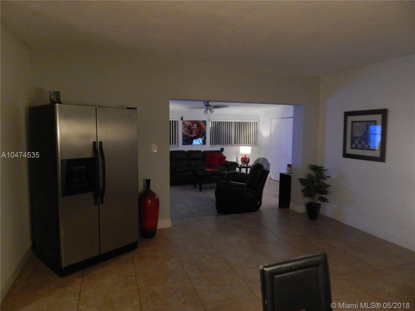 ROYALE GREEN TOWNHOUSE SE - Residential Lease