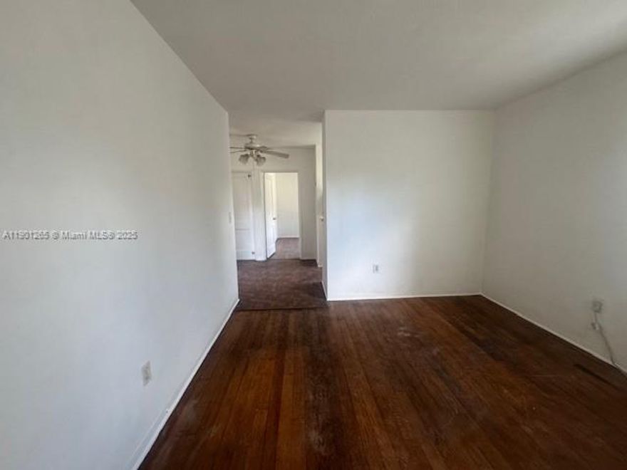 CORAL GABLES 2 BEDROOM, 1 BATH UNIT LOCATED ON 2ND FLOOR, TILED TROUGHOUT, SPCIOUS LAYOUT.
CENTRALLY LOCATED, WALKING DISTANCE TO PUBLIX, PHILLIPS PARK, TROLLEUY STOP.