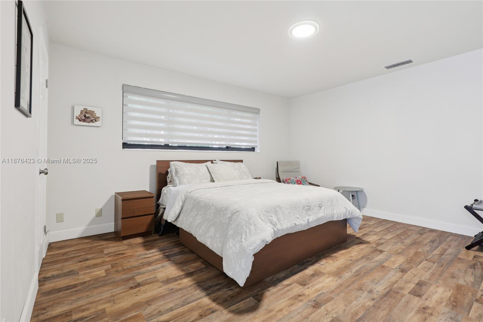 HOLLYWOOD HILLS - Residential