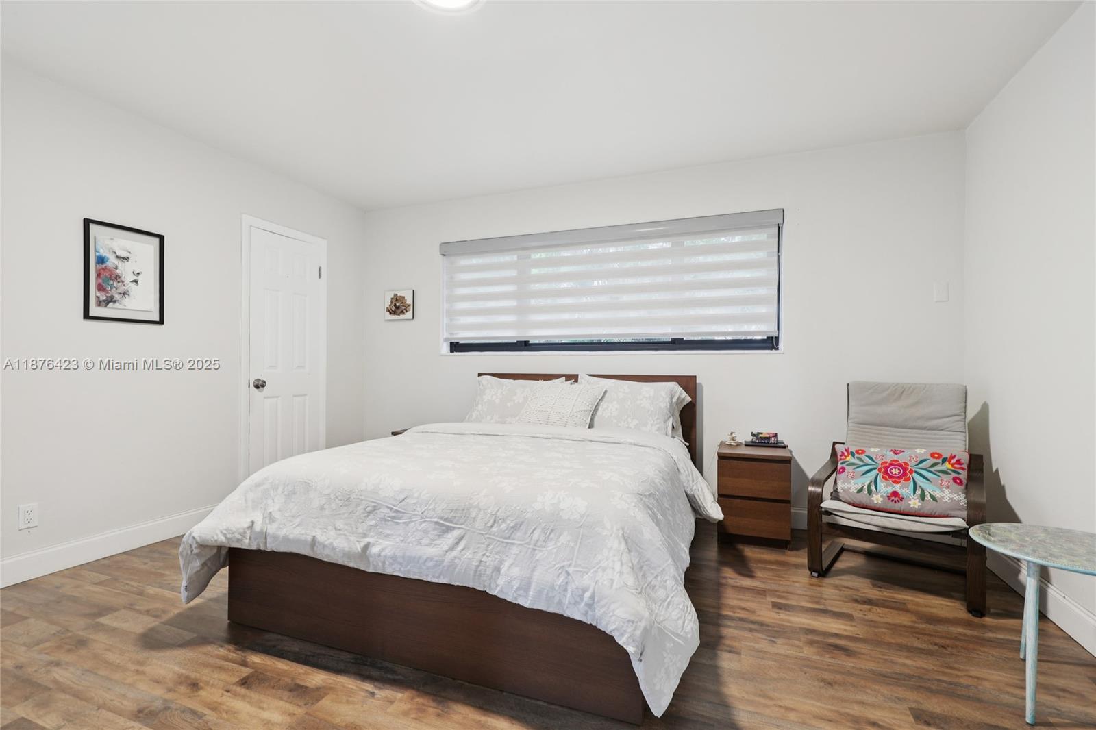 HOLLYWOOD HILLS - Residential