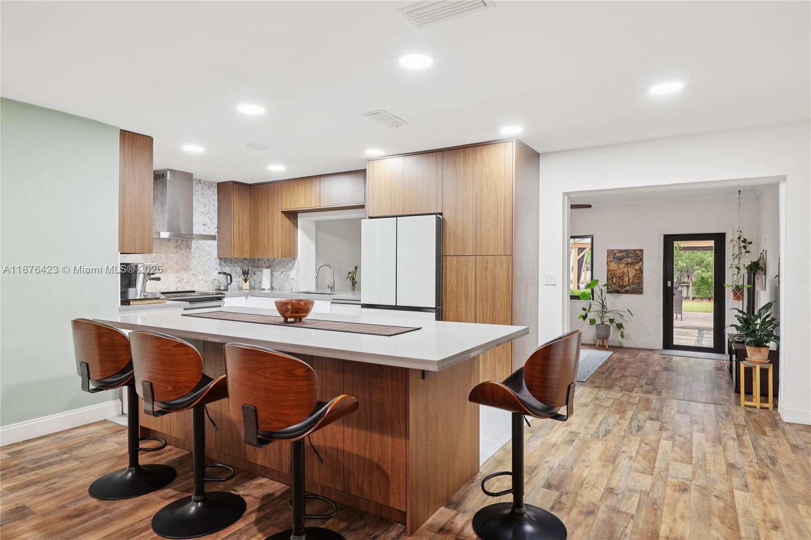 HOLLYWOOD HILLS - Residential