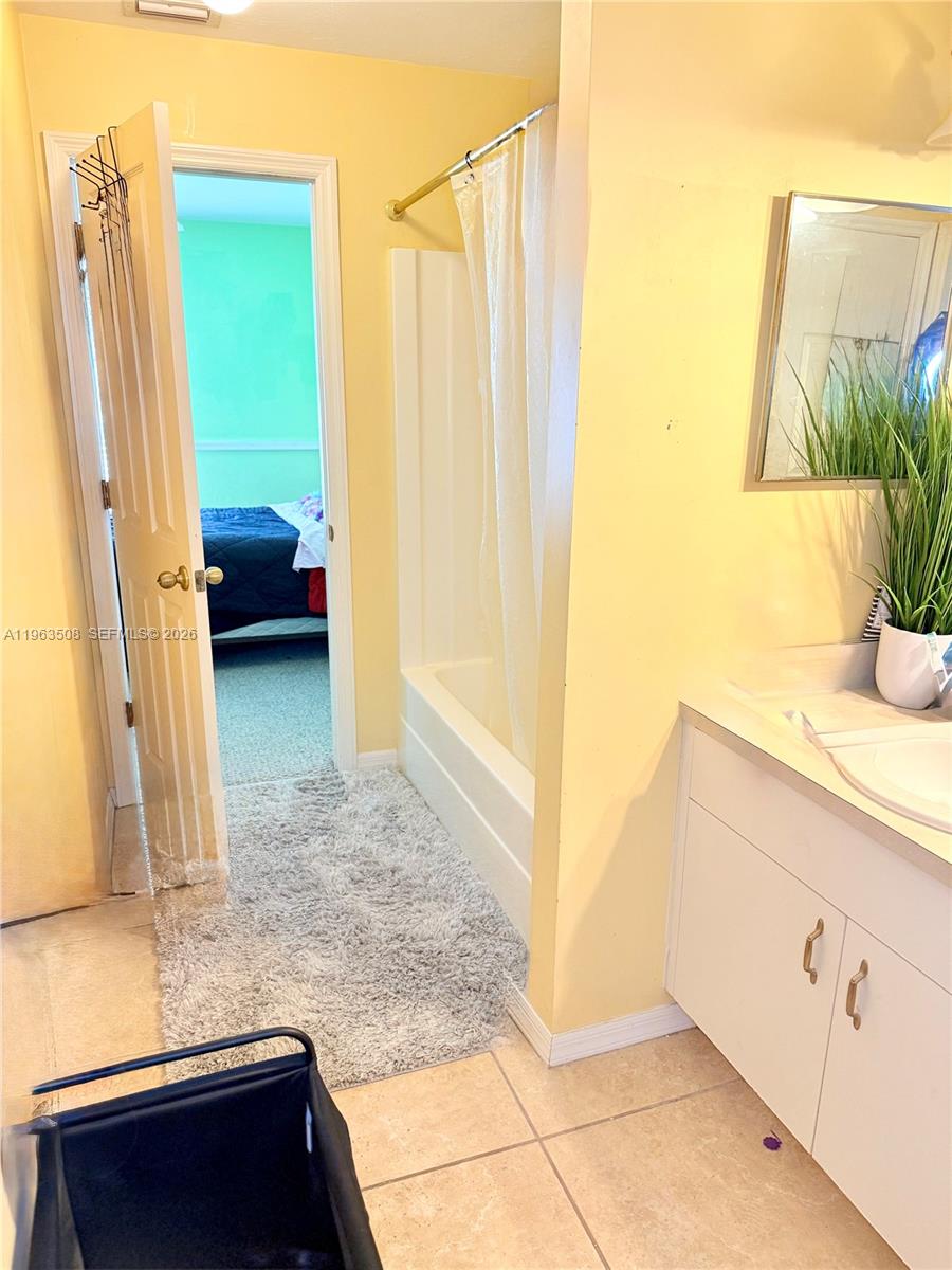 MIRROR LAKES - Residential