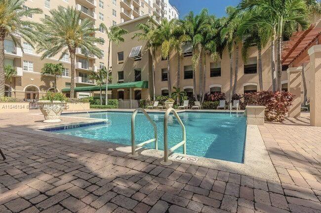 MONTECITO PALM BEACH COND - Residential