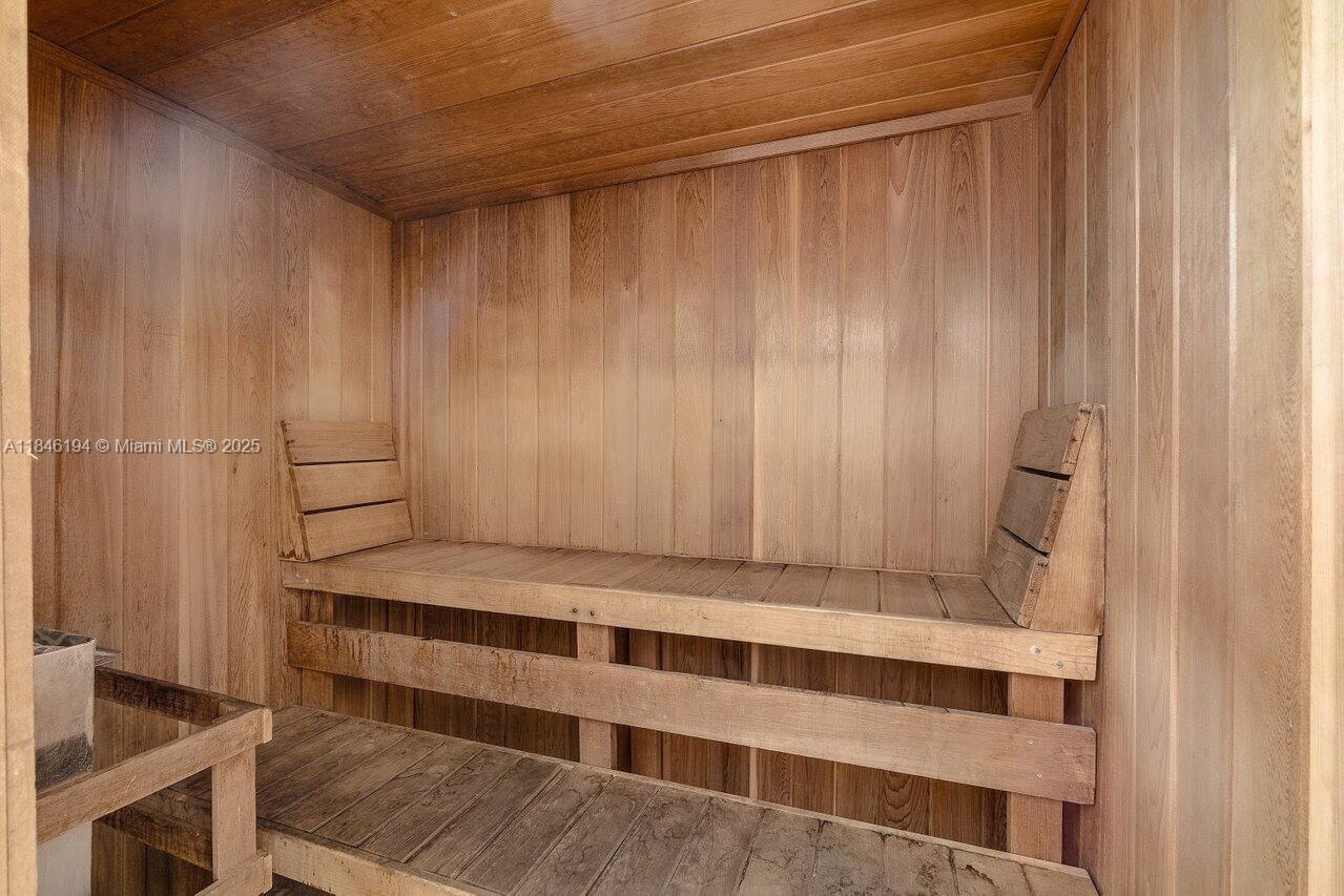 MONTECITO PALM BEACH COND - Residential