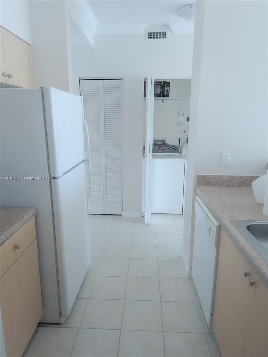 616 Clearwater Park Rd 1003, West Palm Beach, FL, 33401/$245,000 3 616 Clearwater Park Rd 1003