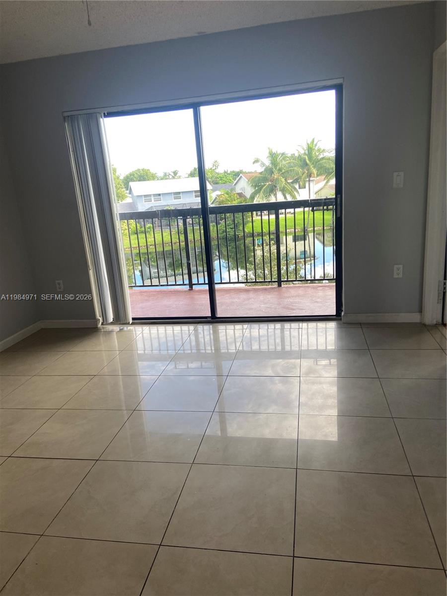 VILLAS DE VENEZIA CONDO - Residential Lease