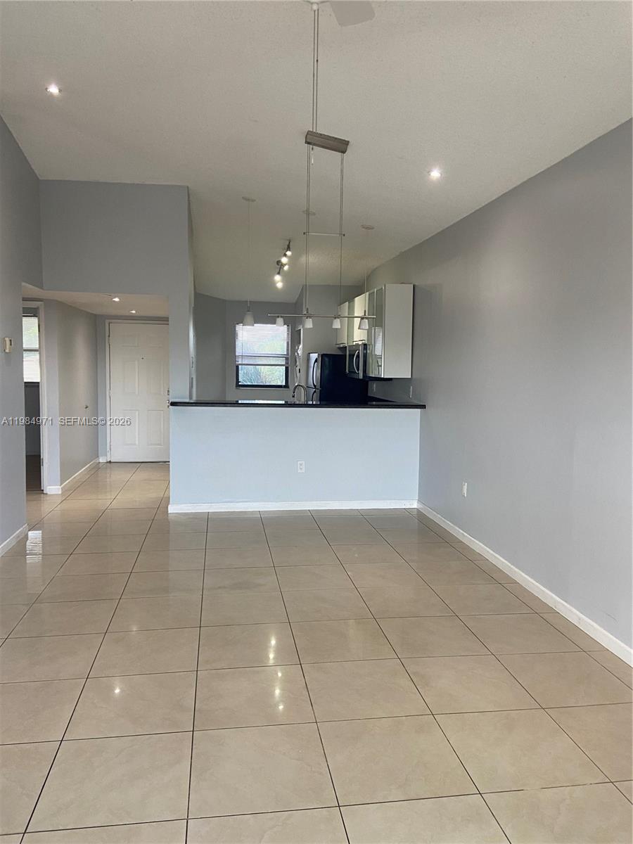 VILLAS DE VENEZIA CONDO - Residential Lease