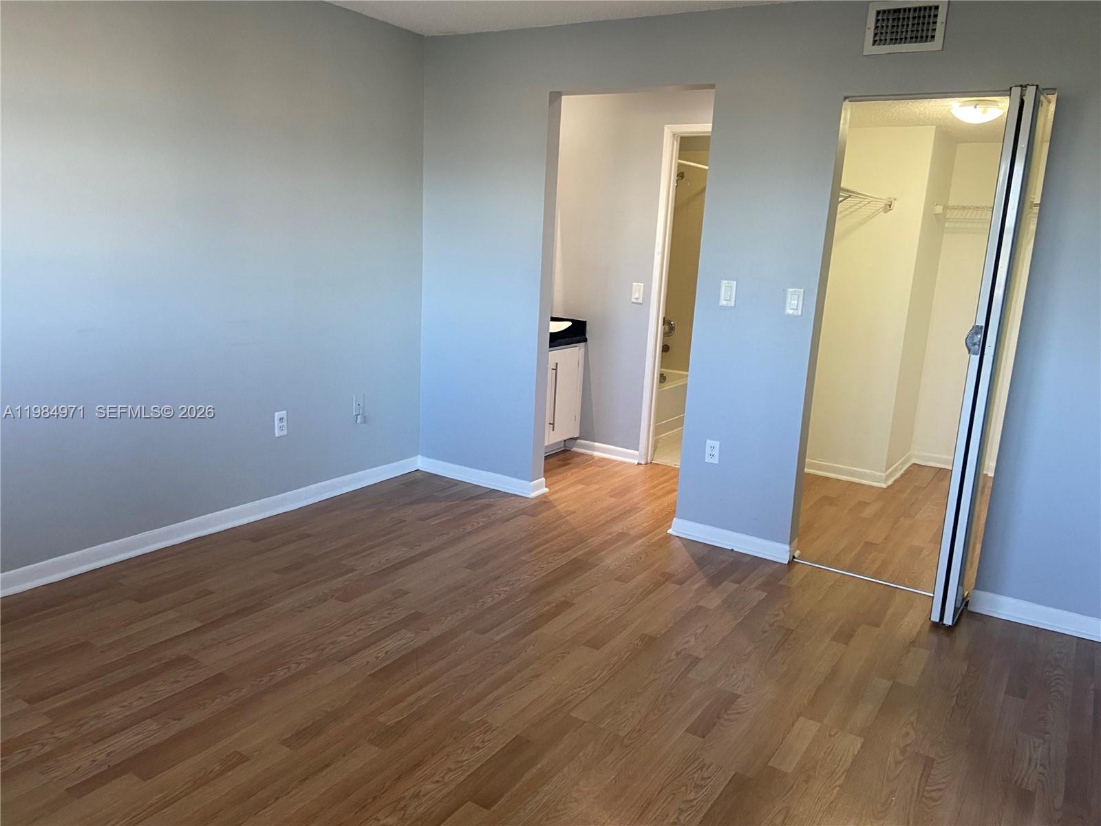 VILLAS DE VENEZIA CONDO - Residential Lease