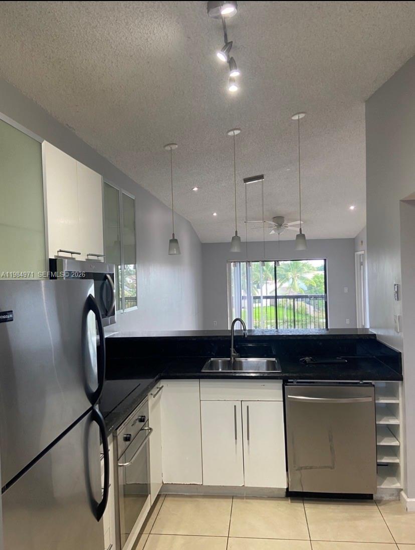 VILLAS DE VENEZIA CONDO - Residential Lease