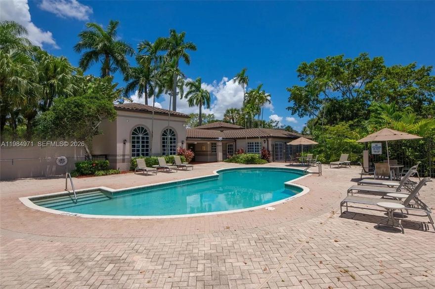 !Beautiful condo located in the desirable Villas de Venezia community, just minutes from Sawgrass Mall, restaurants, shopping centers, and major highways.Close to shopping, schools, and all conveniences — perfect for living, 2 spacious bedrooms and 2 full bathrooms,Washer and dryer insede the unit, Bright functional kitchen. Open living and dining area, private balcony. Unit vacantand move-in ready.Community Amenities:Swimming pools and children’s play areas,Tennis courts,Fully equipped fitness center. Beautiful green areas and walking paths,Excellent security and maintenance.