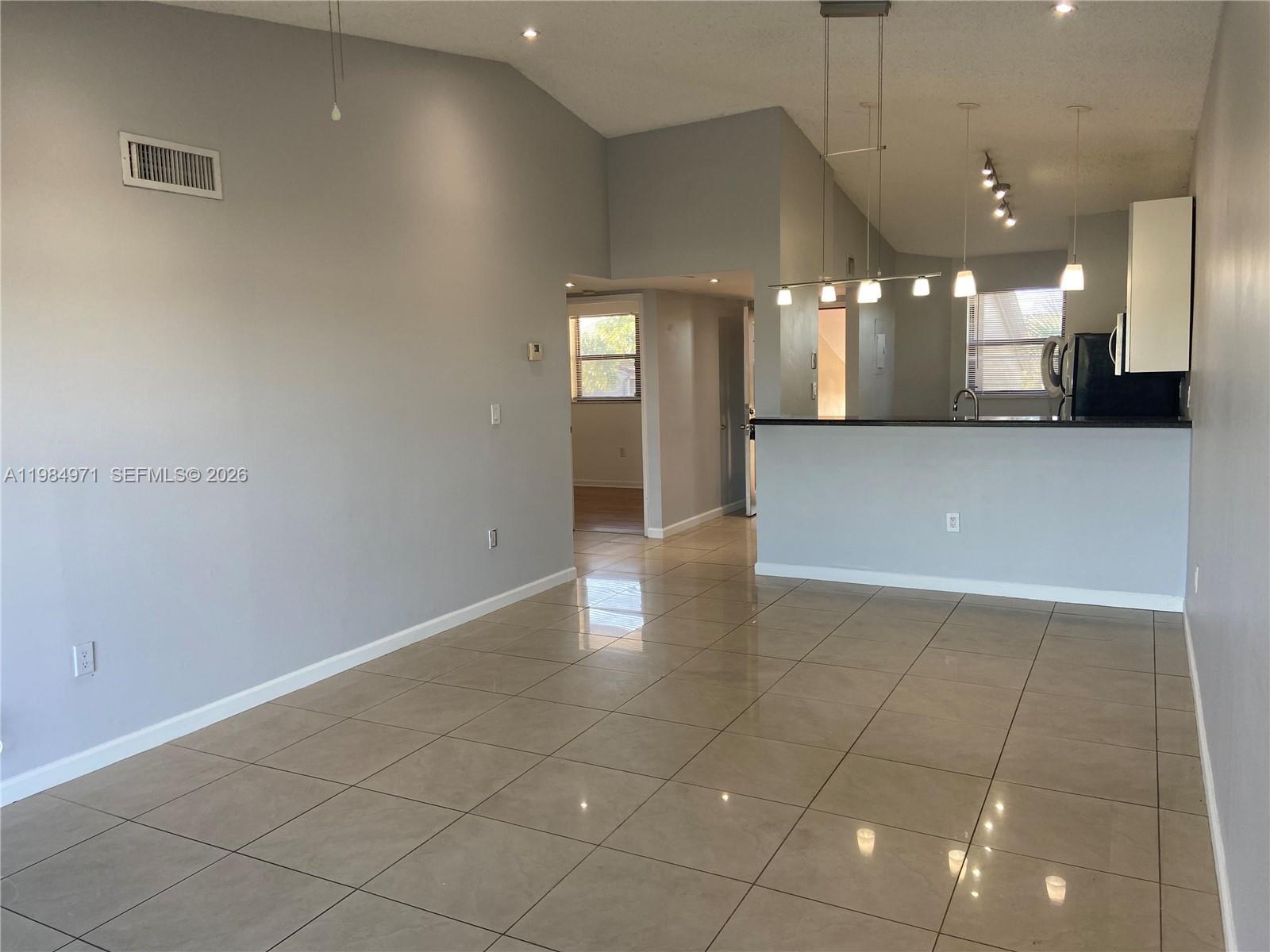 VILLAS DE VENEZIA CONDO - Residential Lease