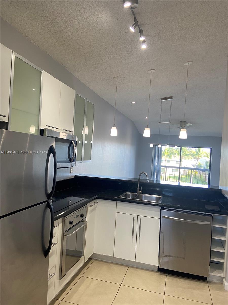 VILLAS DE VENEZIA CONDO - Residential Lease