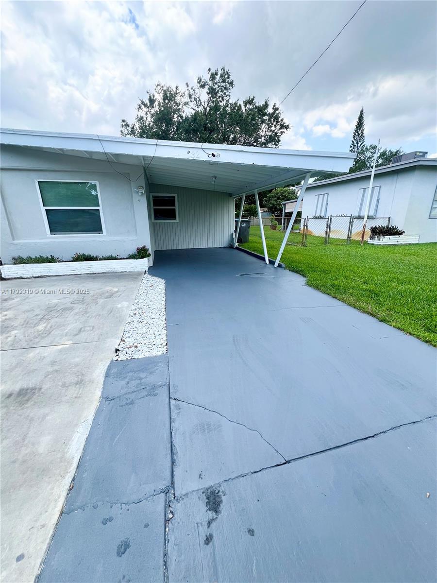 32 Allen Rd 2, West Park, Broward County, Florida - 2 Bedrooms  
1 Bathrooms - 