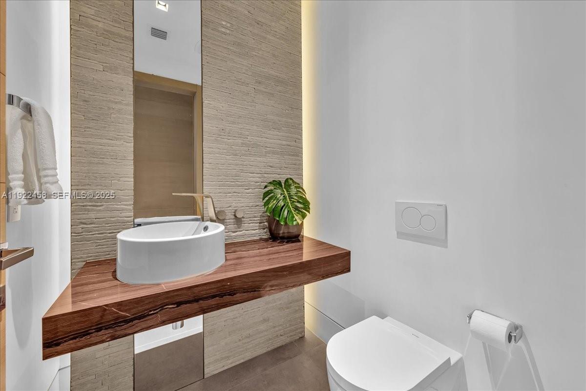 1300 S MIAMI AVENUE CONDO - Residential