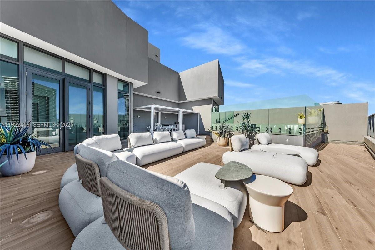 1300 S MIAMI AVENUE CONDO - Residential