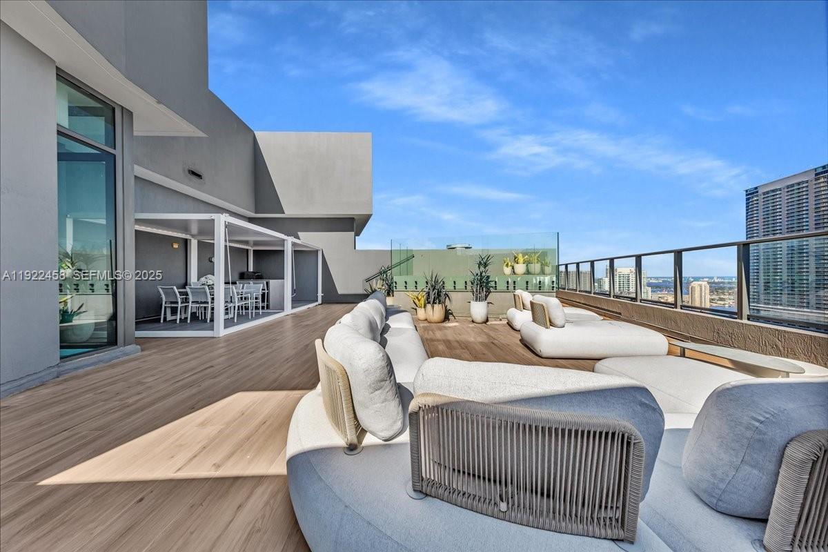 1300 S MIAMI AVENUE CONDO - Residential