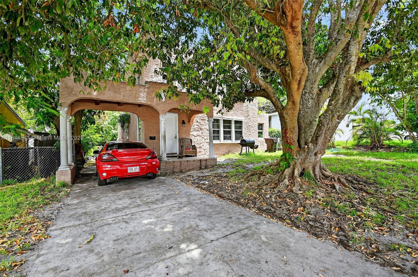 919 32nd St, West Palm Beach, FL, 33407/$399,000 2 919 32nd St