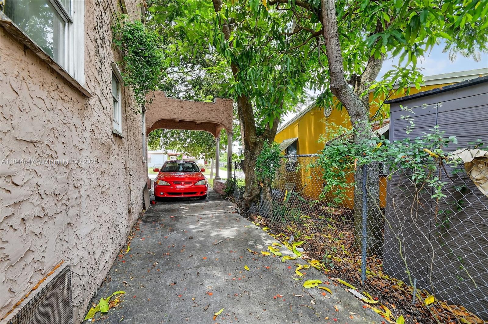 919 32nd St, West Palm Beach, FL, 33407/$399,000 3 919 32nd St