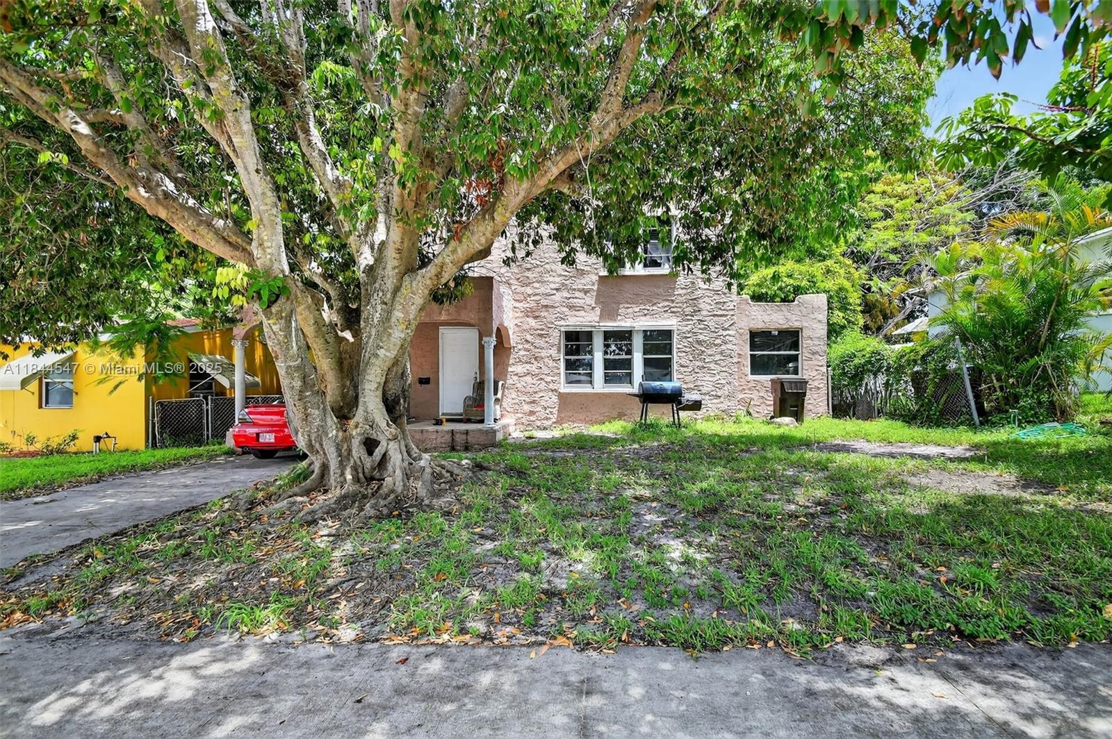919 32nd St, West Palm Beach, FL, 33407/$399,000 1 919 32nd St