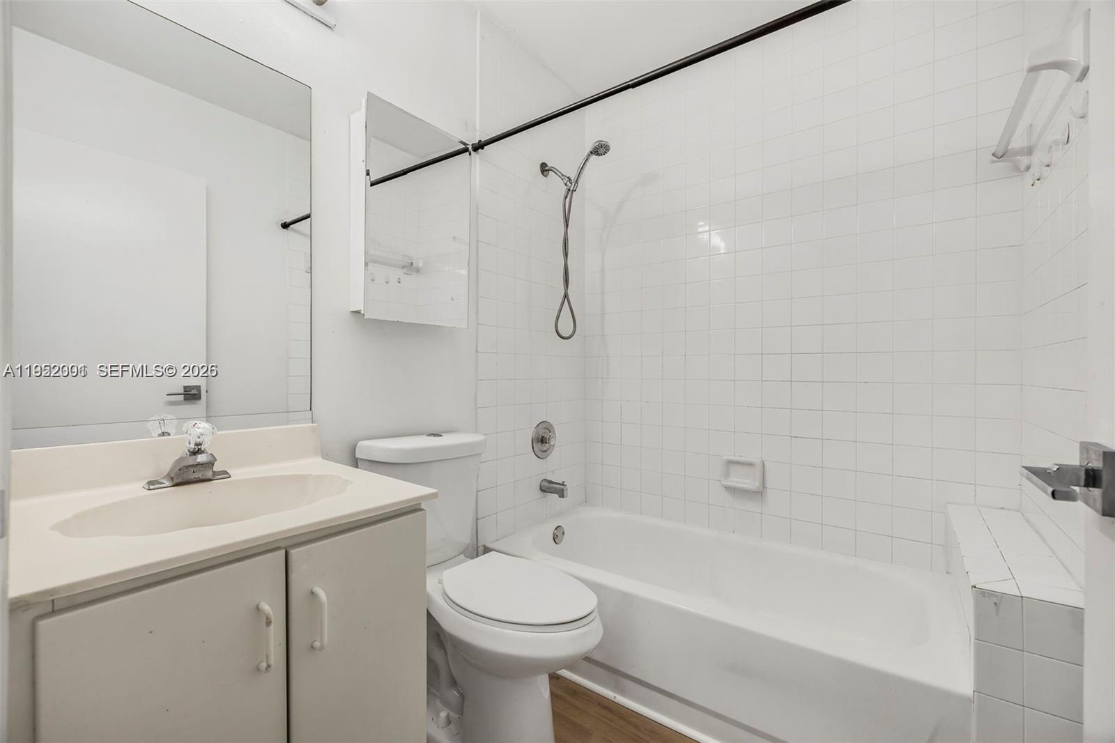 SAGA BAY TOWNHOMES - Residential