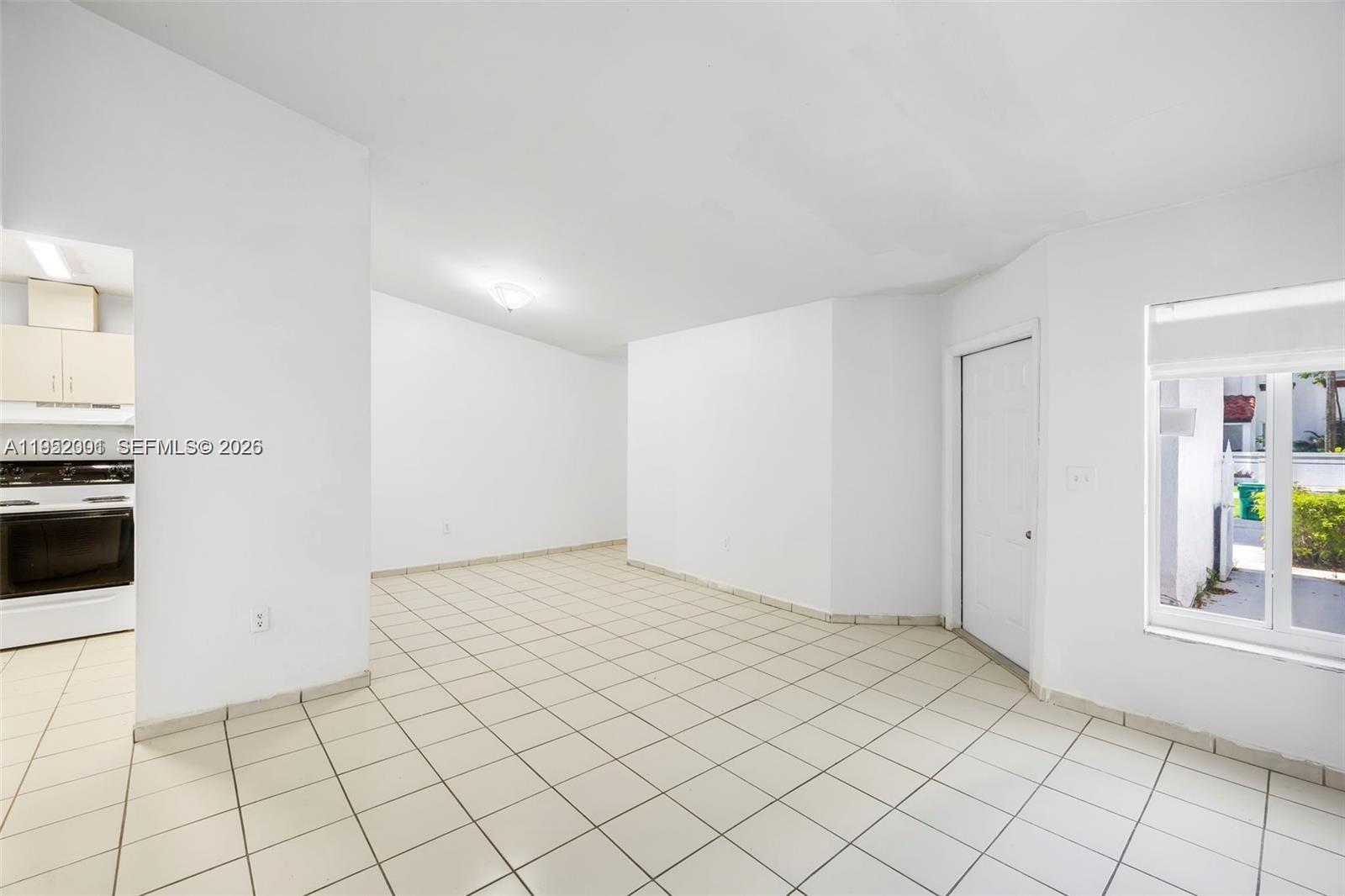 SAGA BAY TOWNHOMES - Residential