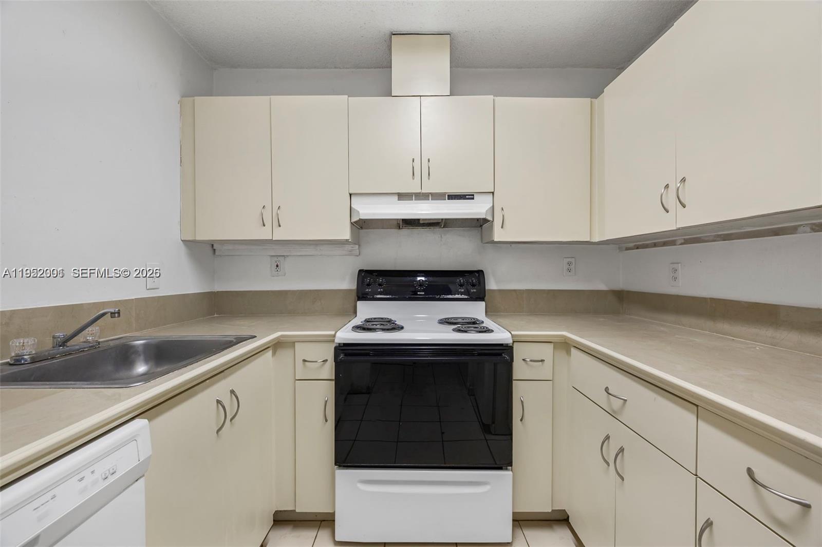 SAGA BAY TOWNHOMES - Residential