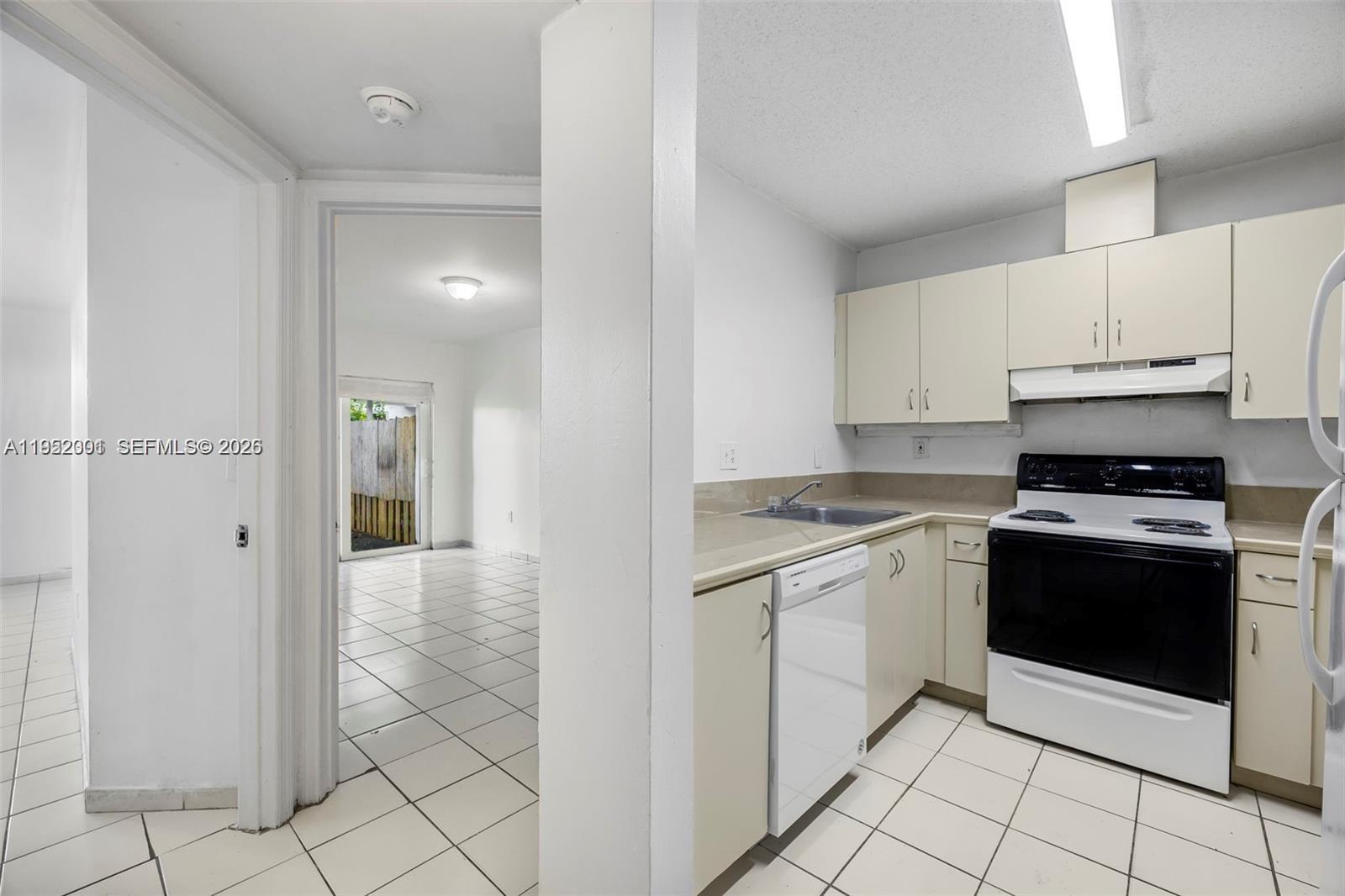 SAGA BAY TOWNHOMES - Residential