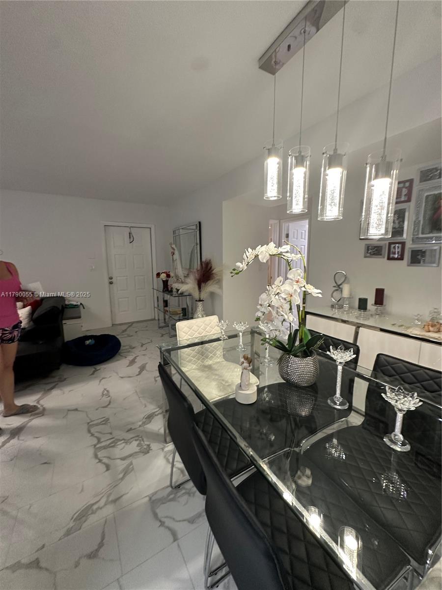 CLUB QUARTERS AT RAINTREE - Residential Lease