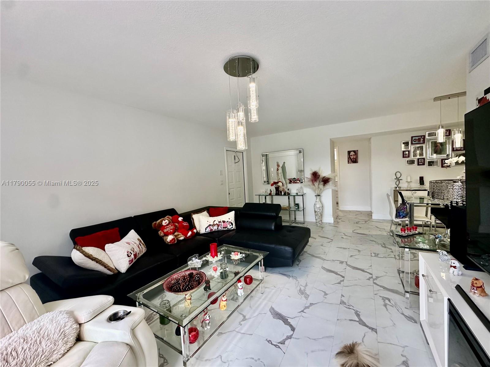 CLUB QUARTERS AT RAINTREE - Residential Lease