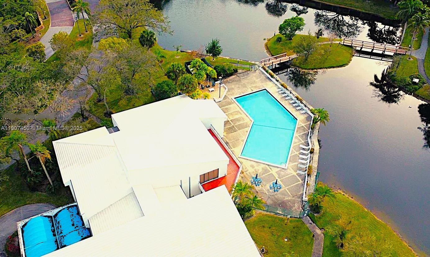 LAKES OF NEWPORT CONDO XI - Residential