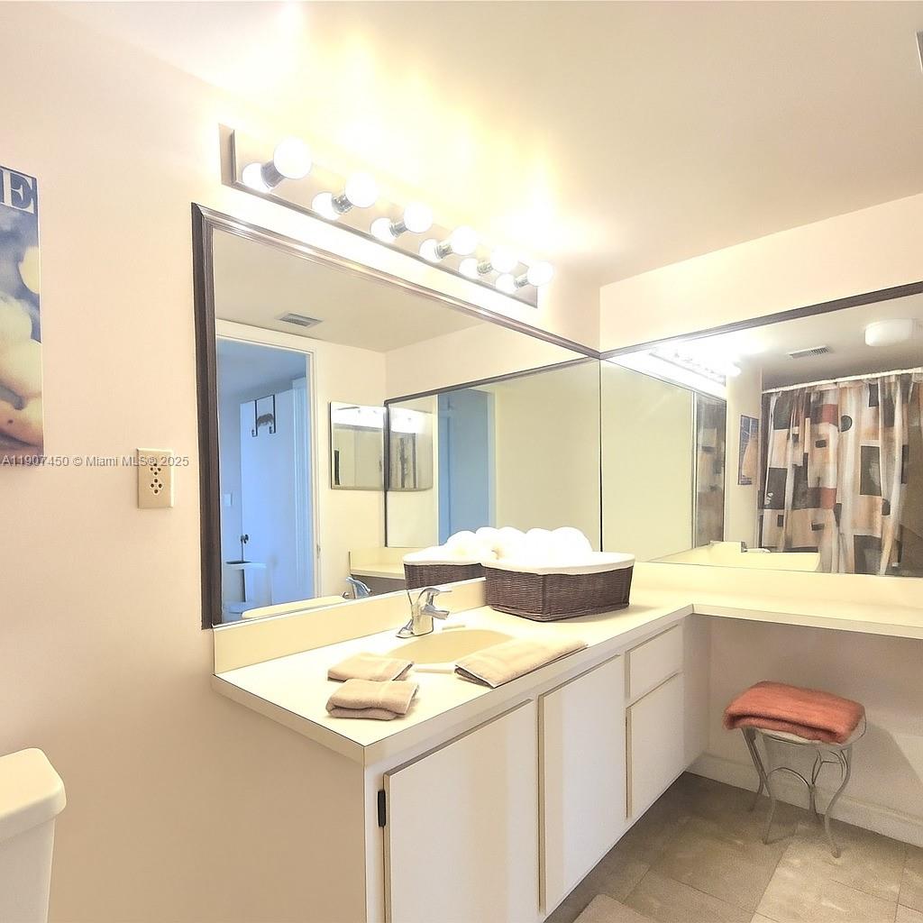 LAKES OF NEWPORT CONDO XI - Residential