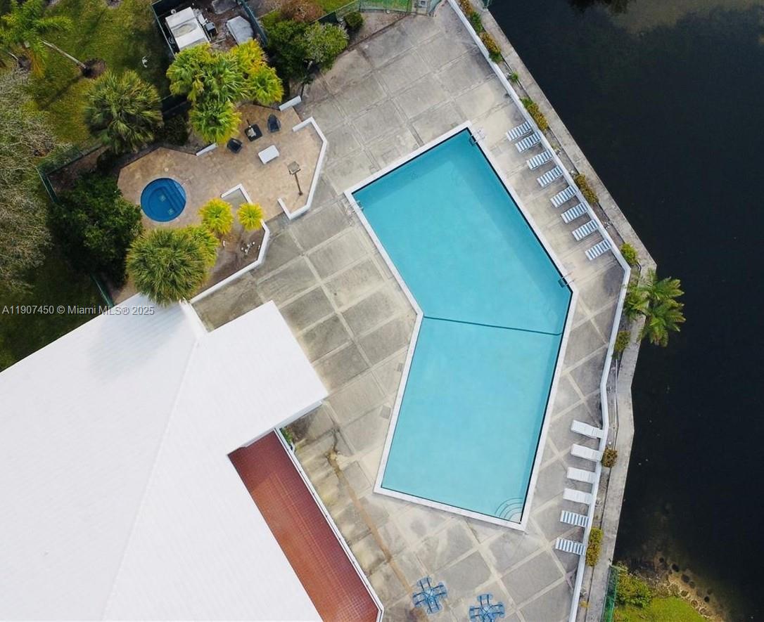 LAKES OF NEWPORT CONDO XI - Residential