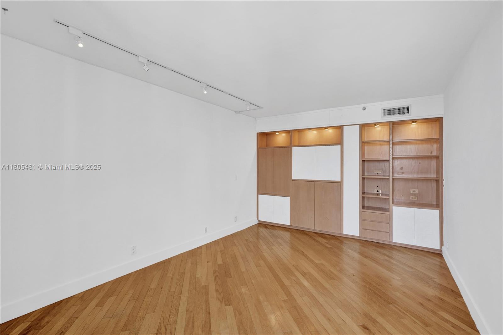 Hamptons West - Residential