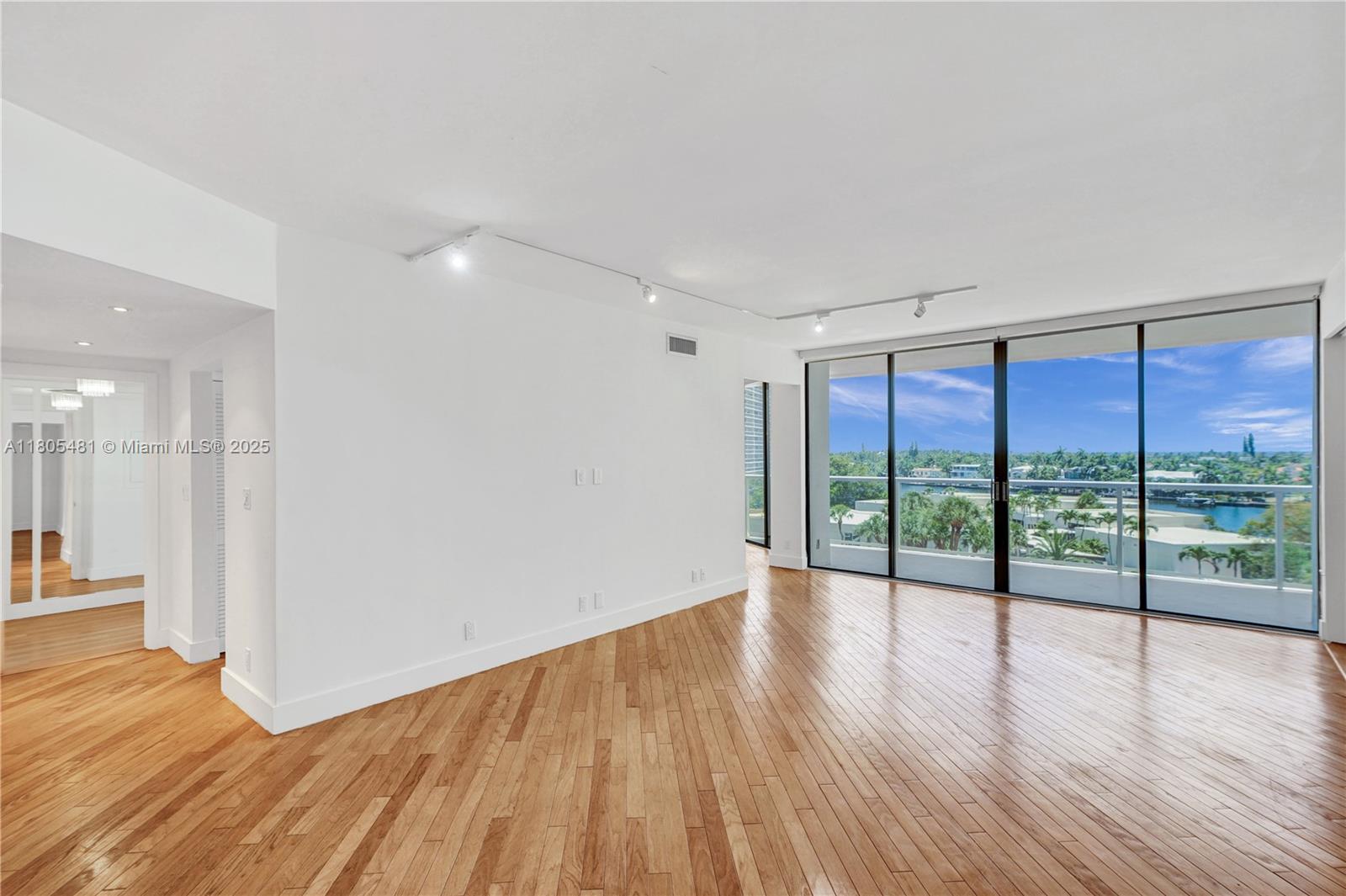 20281 E Country Club Dr 412