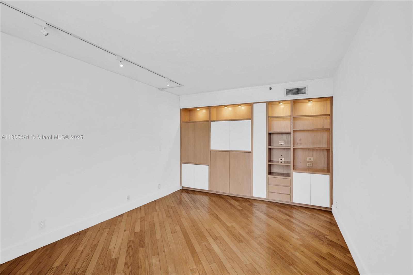 Hamptons West - Residential