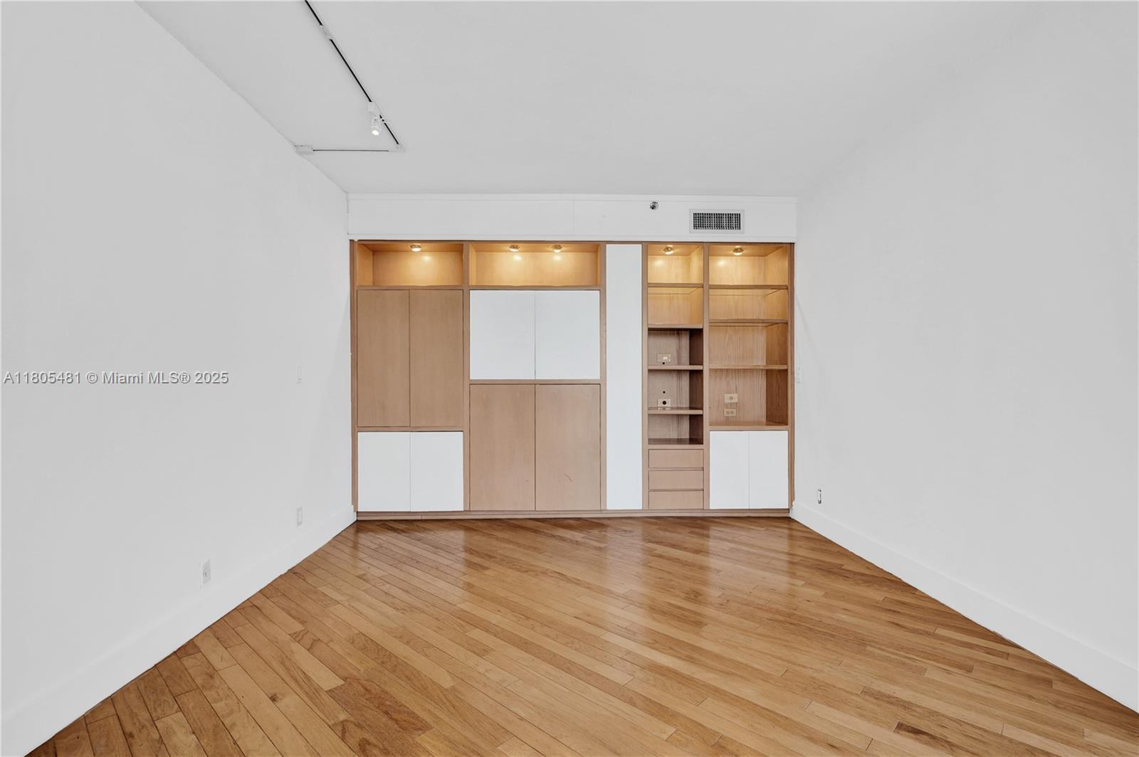 Hamptons West - Residential