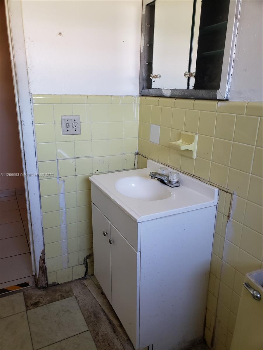 BERKELEY MANOR SEC 2 - Residential