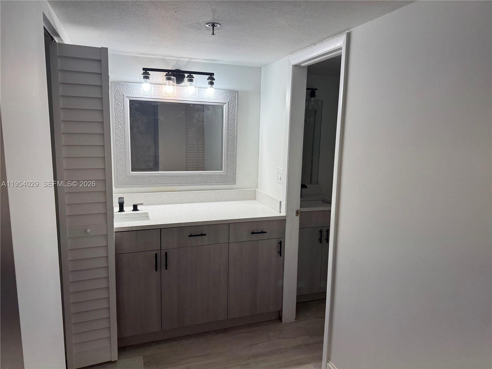 18TH HOLE AT INVERRARY CO - Residential