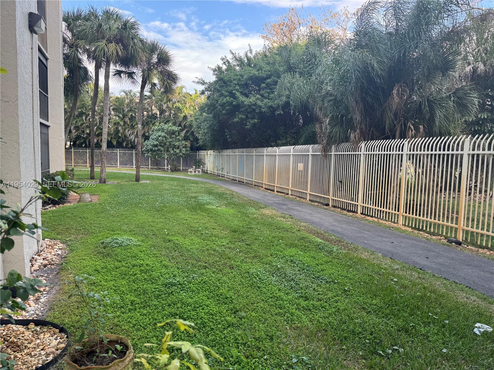 18TH HOLE AT INVERRARY CO - Residential