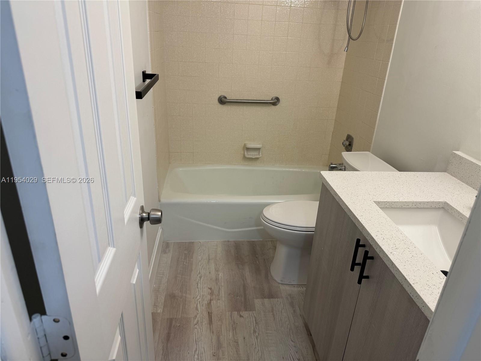 18TH HOLE AT INVERRARY CO - Residential