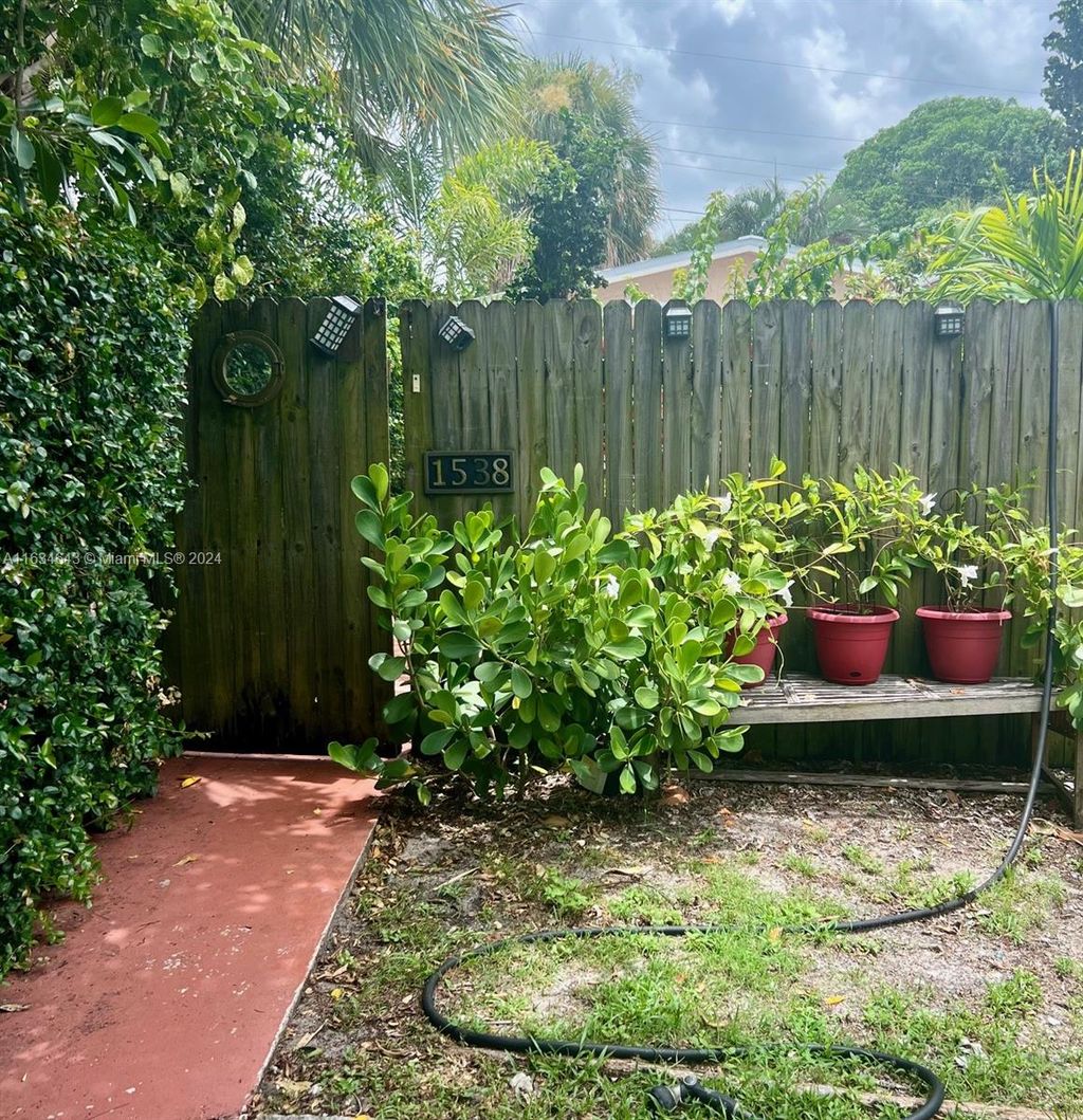 Photo of 1538 NE Sunview Ter, Jensen Beach, FL 34957 (MLS # A11634643)