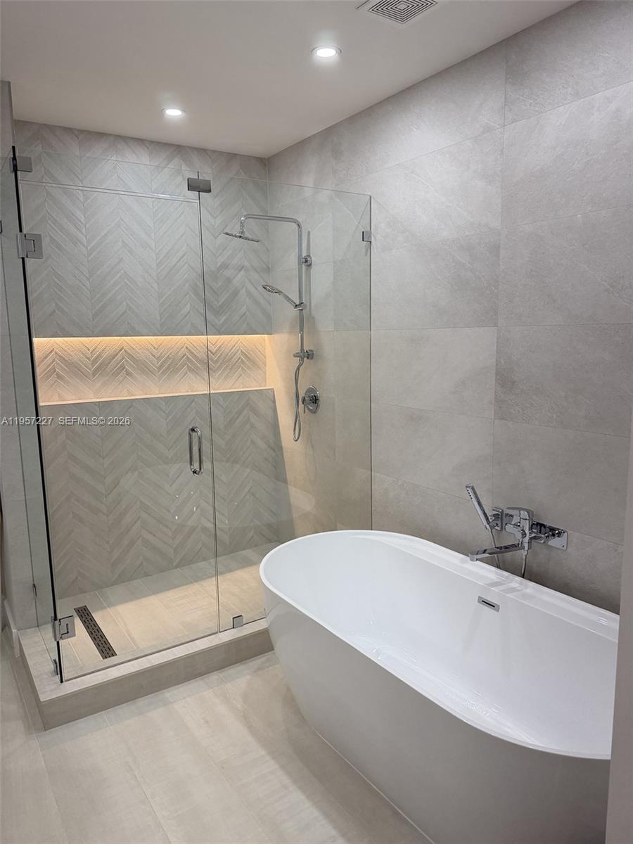 DORAL ISLES NORTH SEC ONE - Residential