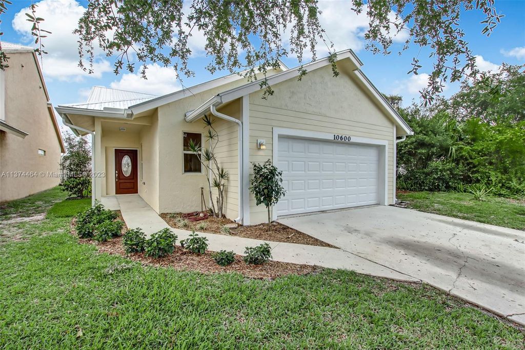 Photo of 10600 SE Rosemarie Ct, Hobe Sound, FL 33455 (MLS # A11374464)