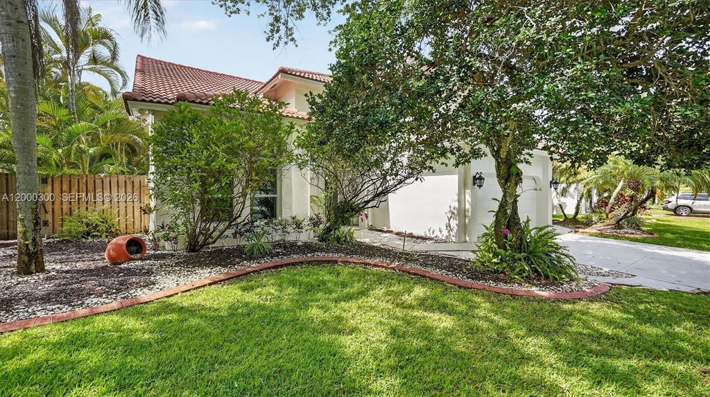 Photo of 11620 S Budd Dr, Cooper City, FL 33026 (MLS # A12000300)