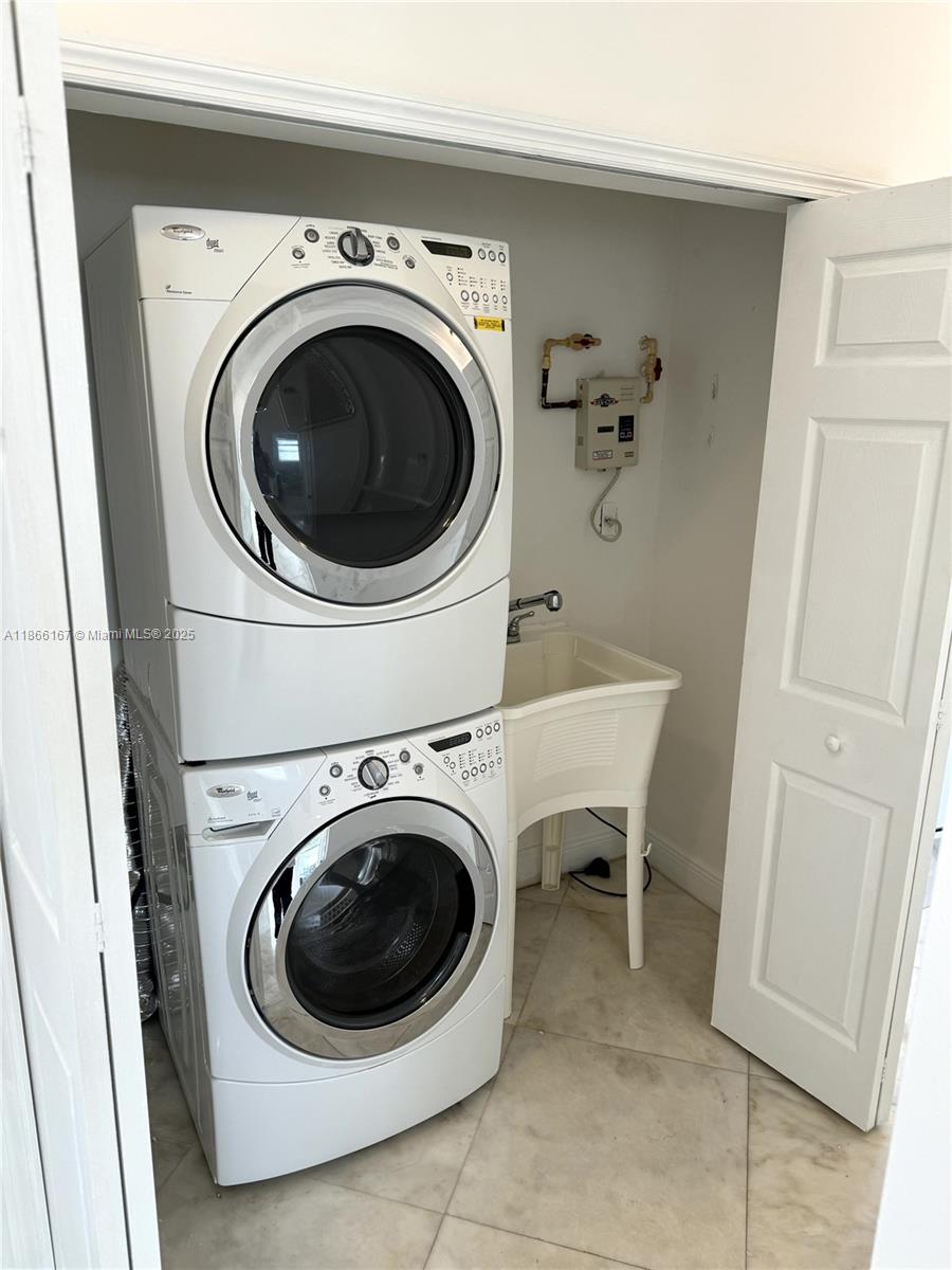 ELIZABETH GARDENS CONDO - Residential Lease