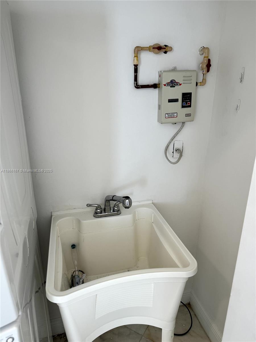 ELIZABETH GARDENS CONDO - Residential Lease