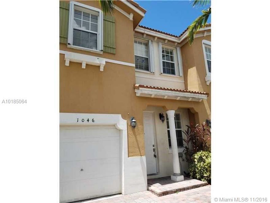 AMAZING 3 BED / 2.5 BATH IN AN INCREDIBLE GATED COMMUNITY. BRAND NEW KITCHEN TASTEFULLY DONE WITH STAINLESS STEEL APPLIANCES.  SUPER SPACIOUS WITH 2 LIVING ROOM AREAS AND SEPARATE DINNING. SPACIOUS BEDROOMS. HIS AND HERS SINKS, TUB AND SEPARATE SHOWER IN MASTER BATHROOM. ONE CAR GARAGE. ENTERTAIN IN YOUR SPACIOUS YARD ALL YOUR FAMILY AND FRIENDS.