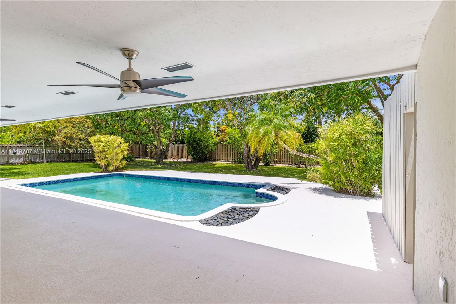 AVOCADO ACRES - Residential Lease