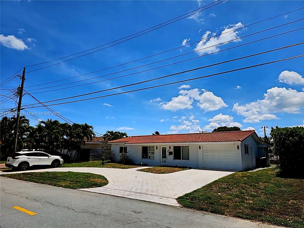 Photo of 1430 NE 53rd Ct, Fort Lauderdale, FL 33334 (MLS # A11863178)