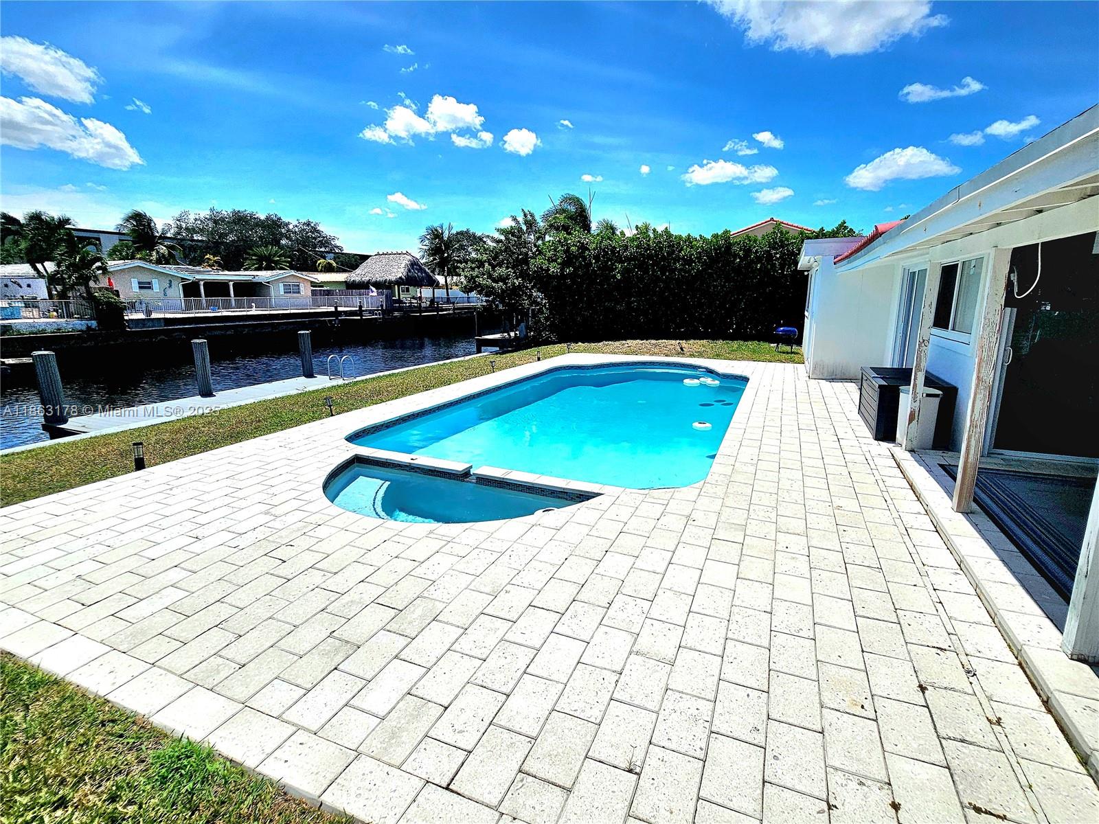 CORAL RIDGE ISLES - Residential